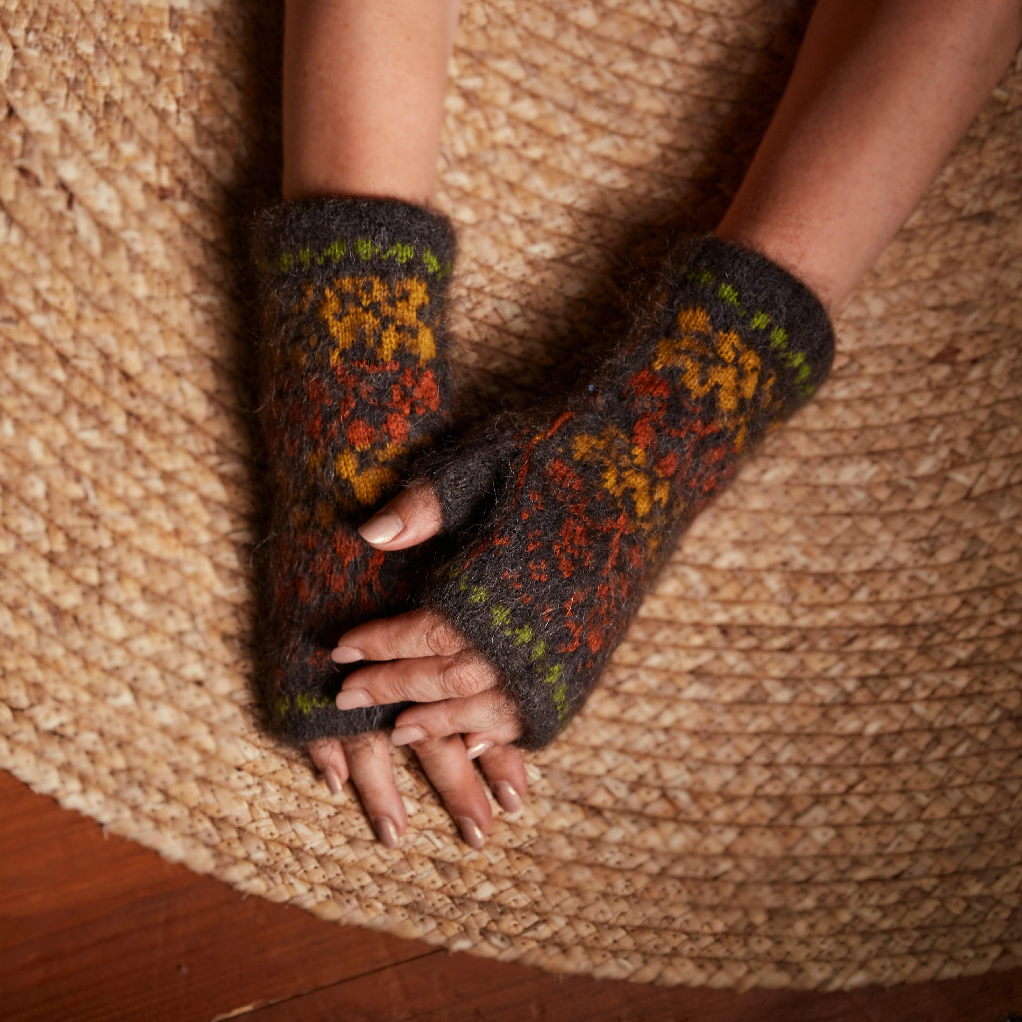 Cozy Acorn Wool Gloves Autumn Women's Chic Comfort