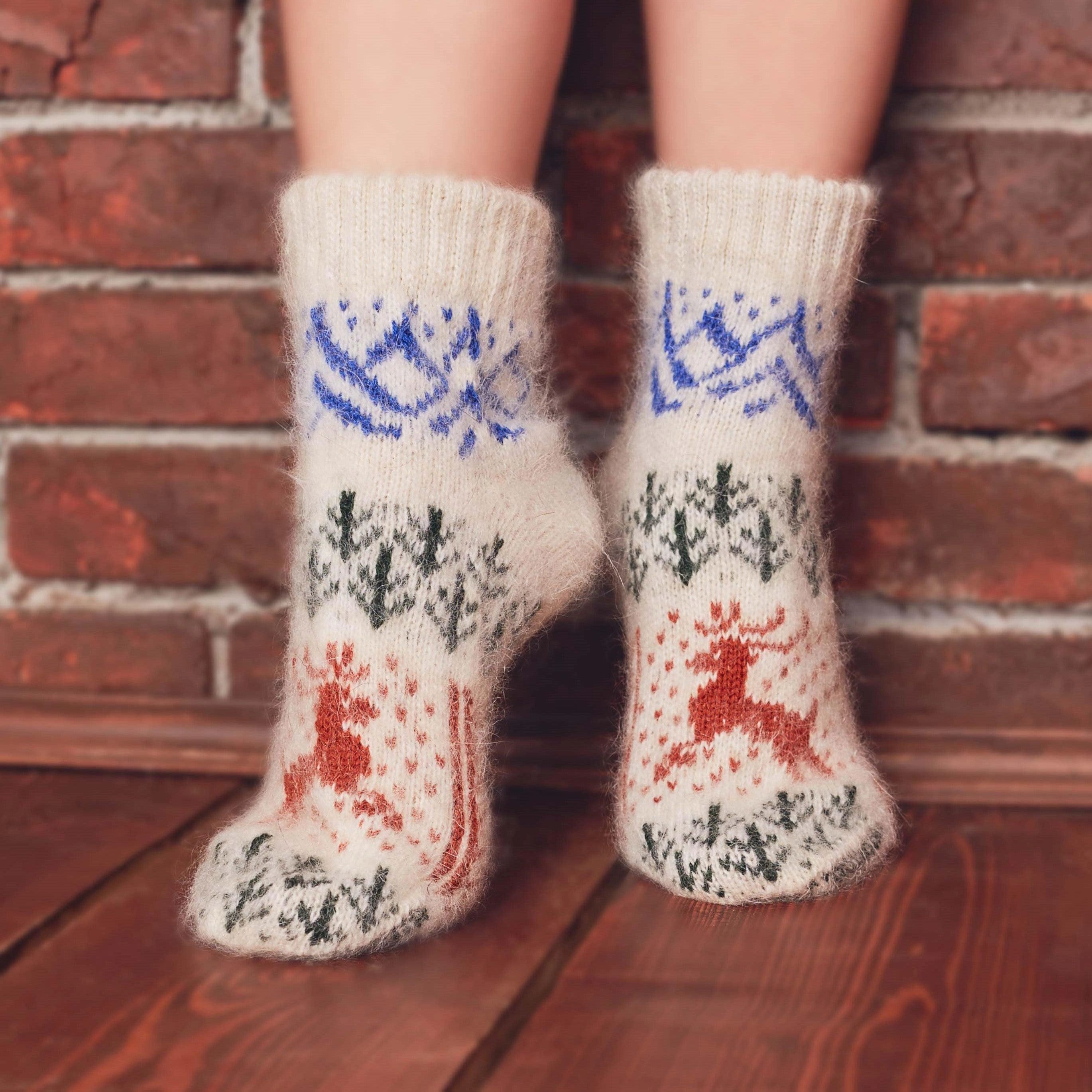 Alpine Goat Wool Socks: Cozy Feet, Mountain Bliss.